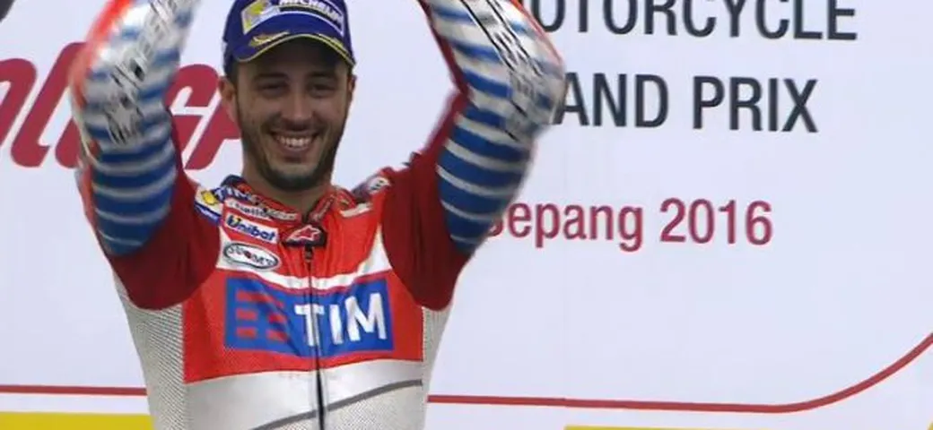 MotoGP, la prima di Dovizioso-Ducati! Rossi “splendente” secondo sul “grigio” Lorenzo