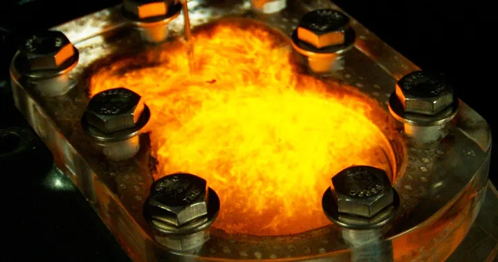 See Through Engine - Slow Mo (P.2) Tequila, 151, Propane -Visible Internal Combustion - 4K