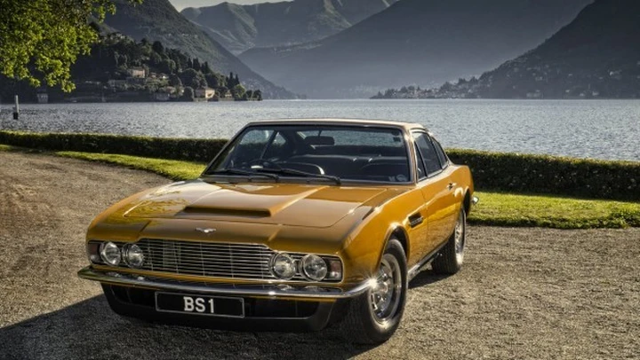 Battuta all'asta l'Aston Martin DBS di Roger Moore in Attenti a quei due