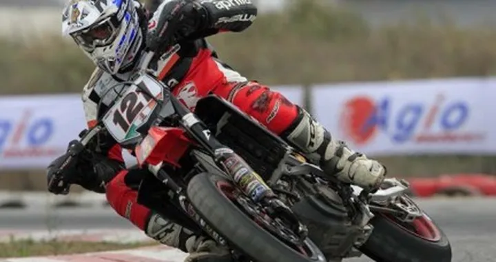 Aprilia campione del mondo costruttori classe Supermoto S1 2008
