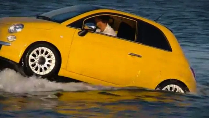 Video: Fiat 500 Boat a Ibiza