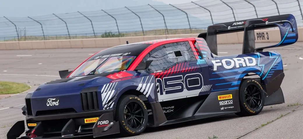Ford F-150 Lightning SuperTruck: la sfida elettrica di Ford alla Pikes Peak 2024