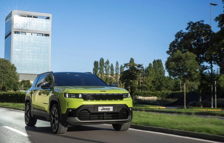 Jeep cresce in Italia nel 2026, Avenger domina tra i SUV e Compass guida i C-SUV