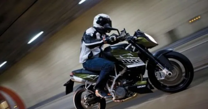 Ktm Superduke 990 2010: nuova livrea, stessa sostanza