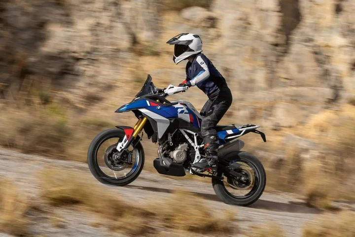 BMW Concept F 450 GS: la moto che ridefinisce l'avventura per la categoria A2