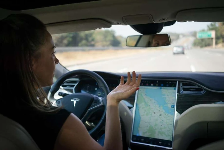 Tesla: la Nhtsa 