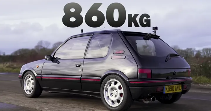 Peugeot 205 GTI sfida tutte le hot hatch anni '80 in una drag race