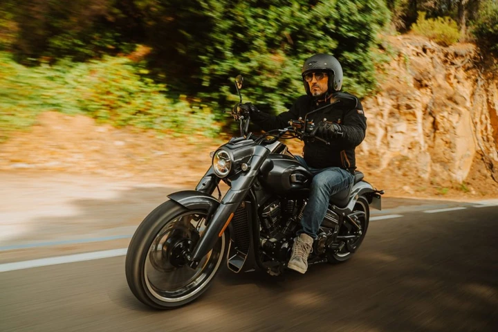 Rieju Coaster 407: la nuova custom A2 con cambio AMT costa meno di 5.000 euro