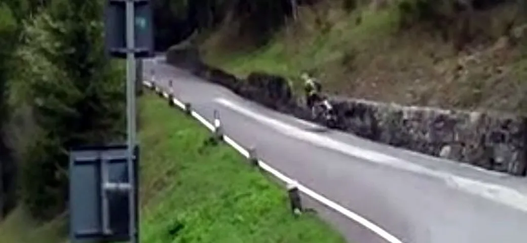 Epic Fail: impennare in montagna... contro il muro [Video]