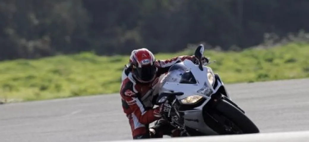 Aprilia RSV4 R e RSV4 Factory on track Tour