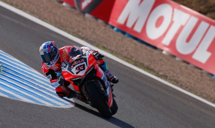 SBK Jerez 2017, gara 1: vince Rea, ma che beffa per Melandri!