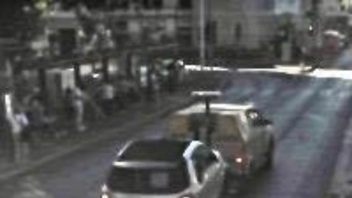 Multata auto su carro attrezzi perché sulla corsia preferenziale: il caso