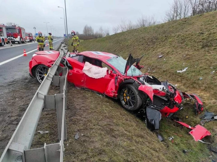 Ferrari 488 Pista completamente distrutta in un incidente in Polonia