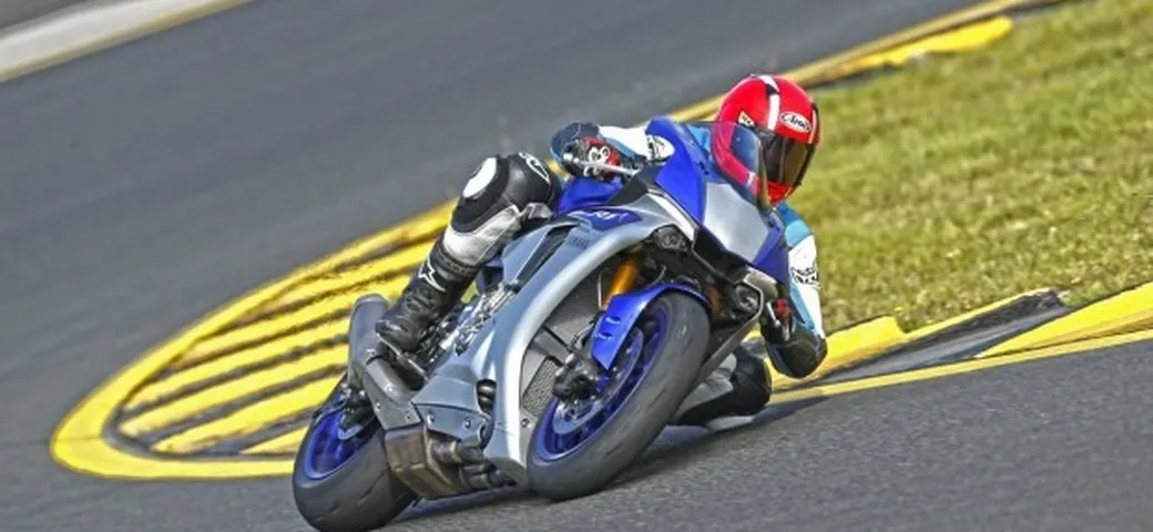 Yamaha YZF-R1 & YZF-R1M 2015: il test di Motoblog