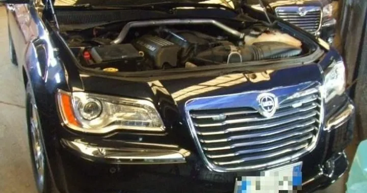 In vendita una Lancia Thema blindata e con motore 6.4 HEMI. Era di Napolitano?