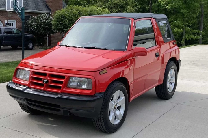 La Geo Tracker degli Anni '90 con il V6 della Camaro