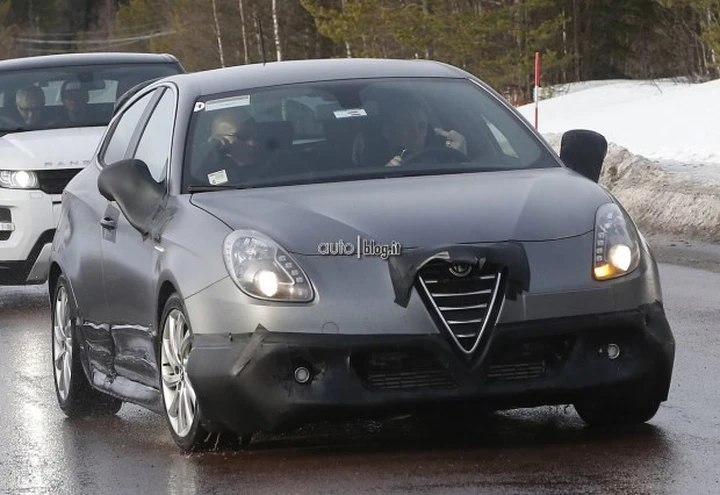 Foto spia Alfa Romeo Giulietta Quadrifoglio Verde