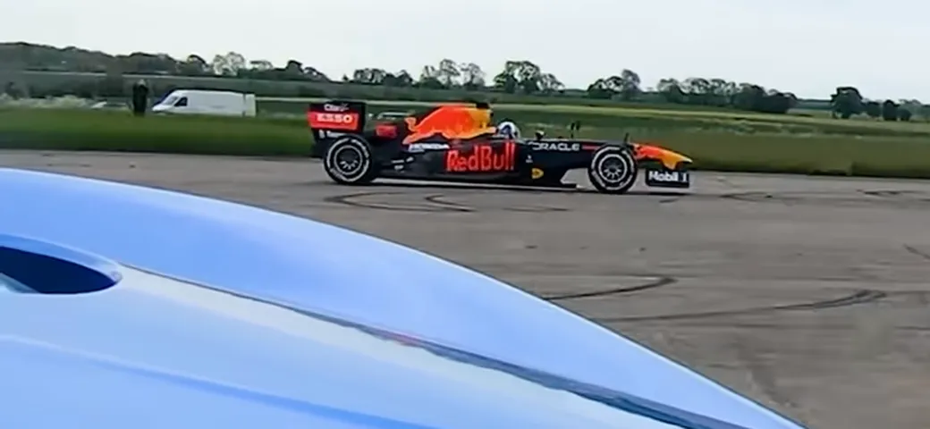 Sfide impossibili: Bugatti Chiron vs Red Bull F1, chi vincerà? [Video]