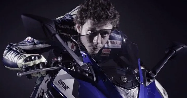 Valentino Rossi in un nuovo spot per la Yamaha YZF-R25 [video]