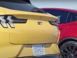 Ford Mustang Mach-E GT vs Tesla Model Y Performance, sfida elettrica: chi vincerà? [VIDEO]