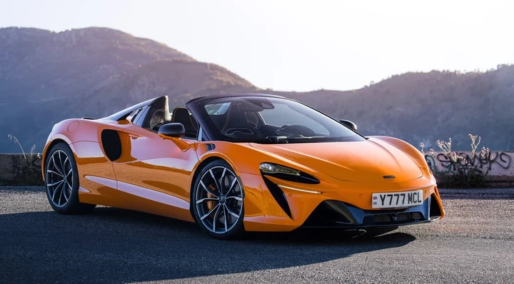 McLaren Artura Spider: anteprima nazionale al Salone Auto Torino 2024