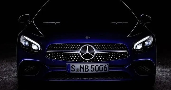 Mercedes SL: teaser prima del Salone di Los Angeles 2015