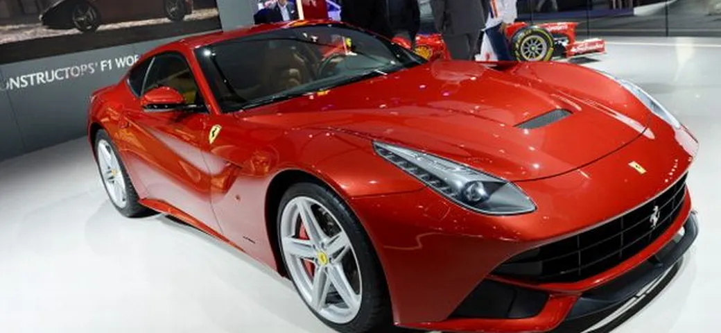 L'incidente di una Ferrari durante una corsa clandestina