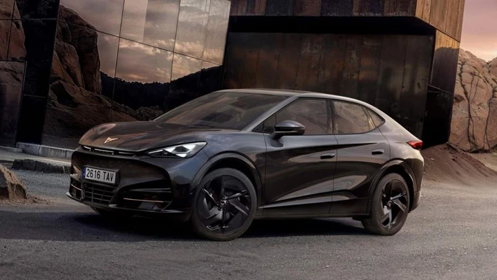 Cupra Tavascan Black Edition debutta con cerchi neri e dotazione completa