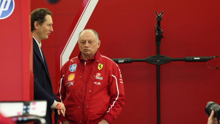 Elkann ai box della Ferrari in Ungheria: voglia di vincere