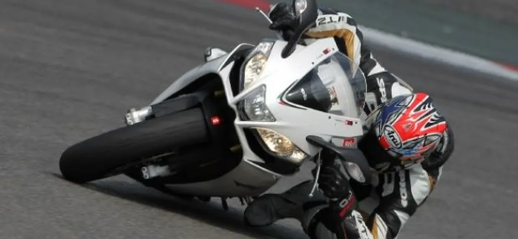 TEST Aprilia RSV4R APRC 2011: le impressioni a caldo