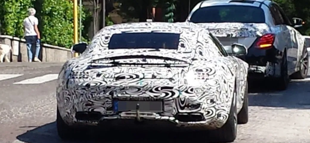 Mercedes AMG GT: foto spia su strada, a Verona