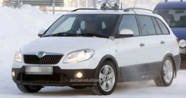Skoda Fabia Scout: foto spia del restyling