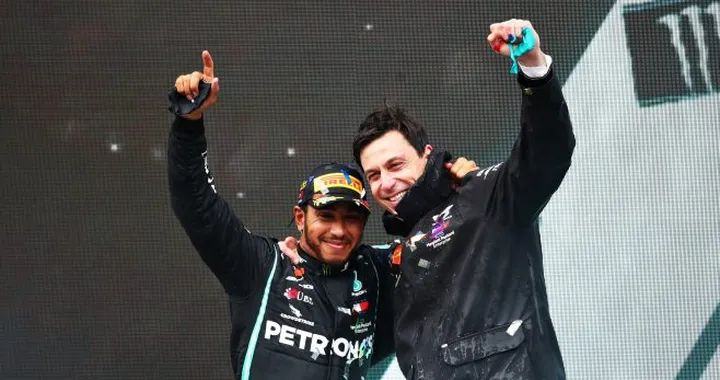 Formula 1: Hamilton ha firmato con la Mercedes per il 2021
