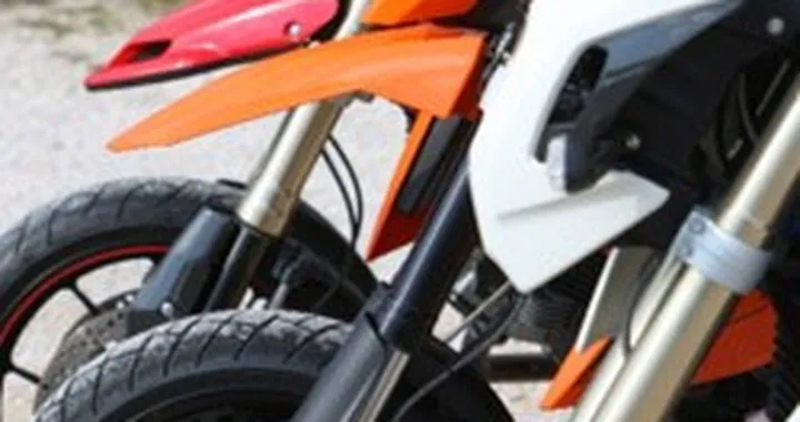 Big Motard: BMW Megamoto HP2, Ducati Hypermotard 1100 S e KTM 990 Supermoto a confronto