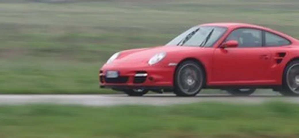 Beccato con l'autovelox a 280 km/h: 10 settimane di prigione...