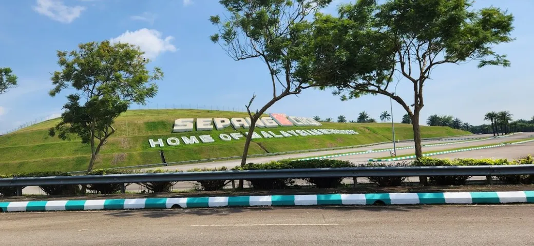 MotoGP 2025: Quartararo brilla nei test di Sepang, Marquez insegue