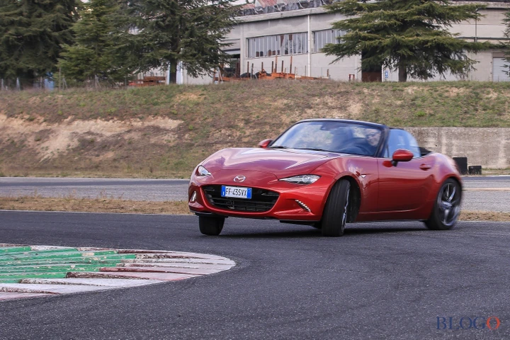 Mazda MX-5 2.0 Sport: prova in pista [Video]