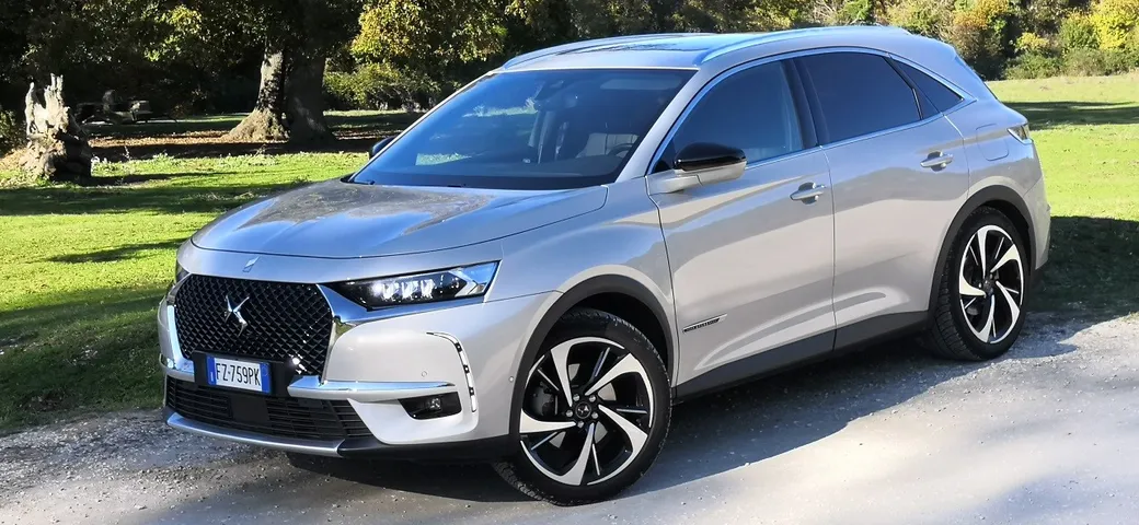 DS 7 Crossback E-Tense 4x4 Grand Chic: la prova su strada