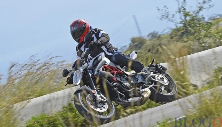 MV Agusta Brutale 800 M.Y. 2016: primo contatto
