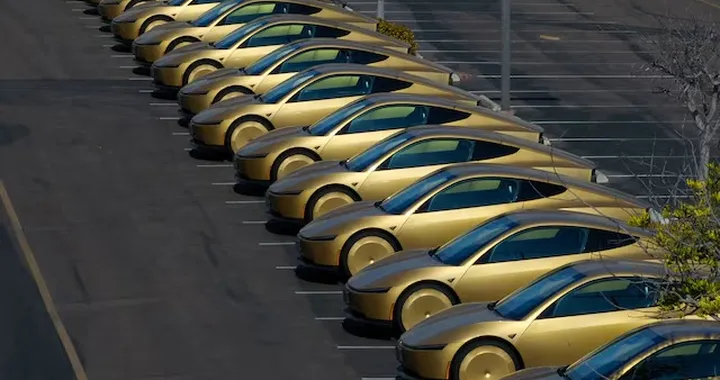 Tesla Cybercab, il debutto può partire ad agosto: prima i dipendenti