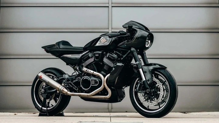 Harley Davidson RMCR, il nuovo cafe racer in fibra di carbonio