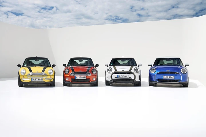 MINI celebra 25 anni di design, il video racconta l'evoluzione di un'icona