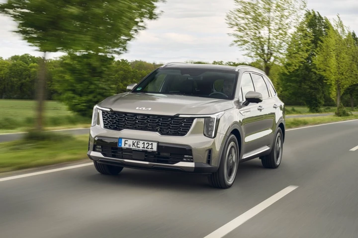 Kia Sorento, debuttano le nuove ibride HEV e PHEV