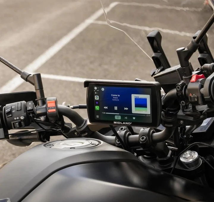 BikePlay Pro: navigazione e musica sicure in moto