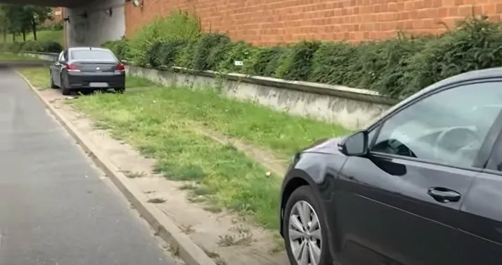 Due autovelox vicini, su auto di imprese private in Francia [Video]