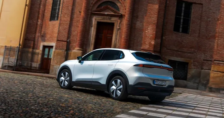 Changan Deepal S05: PHEV con 100 km elettrici e ricarica rapida