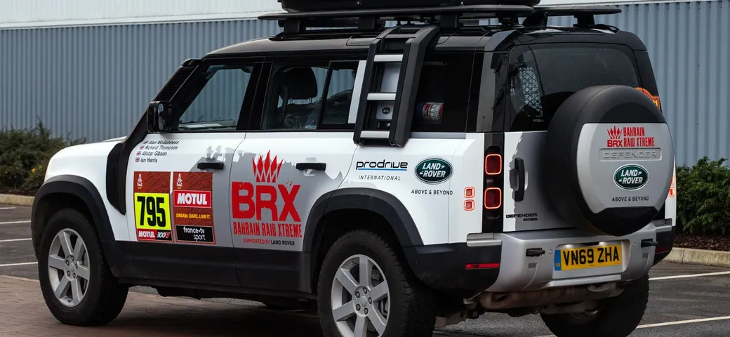 Dakar 2021: due Land Rover Defender a supporto del team Bahrain Raid Xtreme