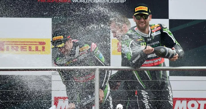 SBK Donington 2016: Sykes si impone su Giugliano in Gara-1, Rea 3°