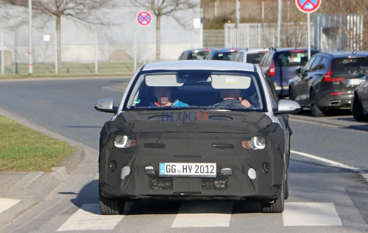 Kia Rio: le foto spia del restyling