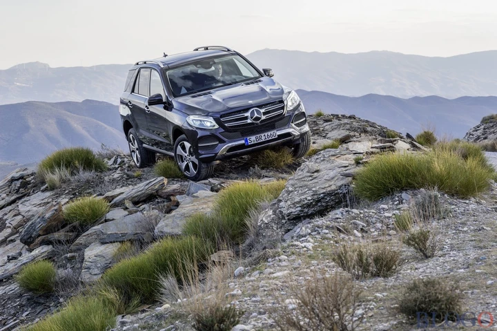 Mercedes GLE: fuoristrada in Albania [Video]